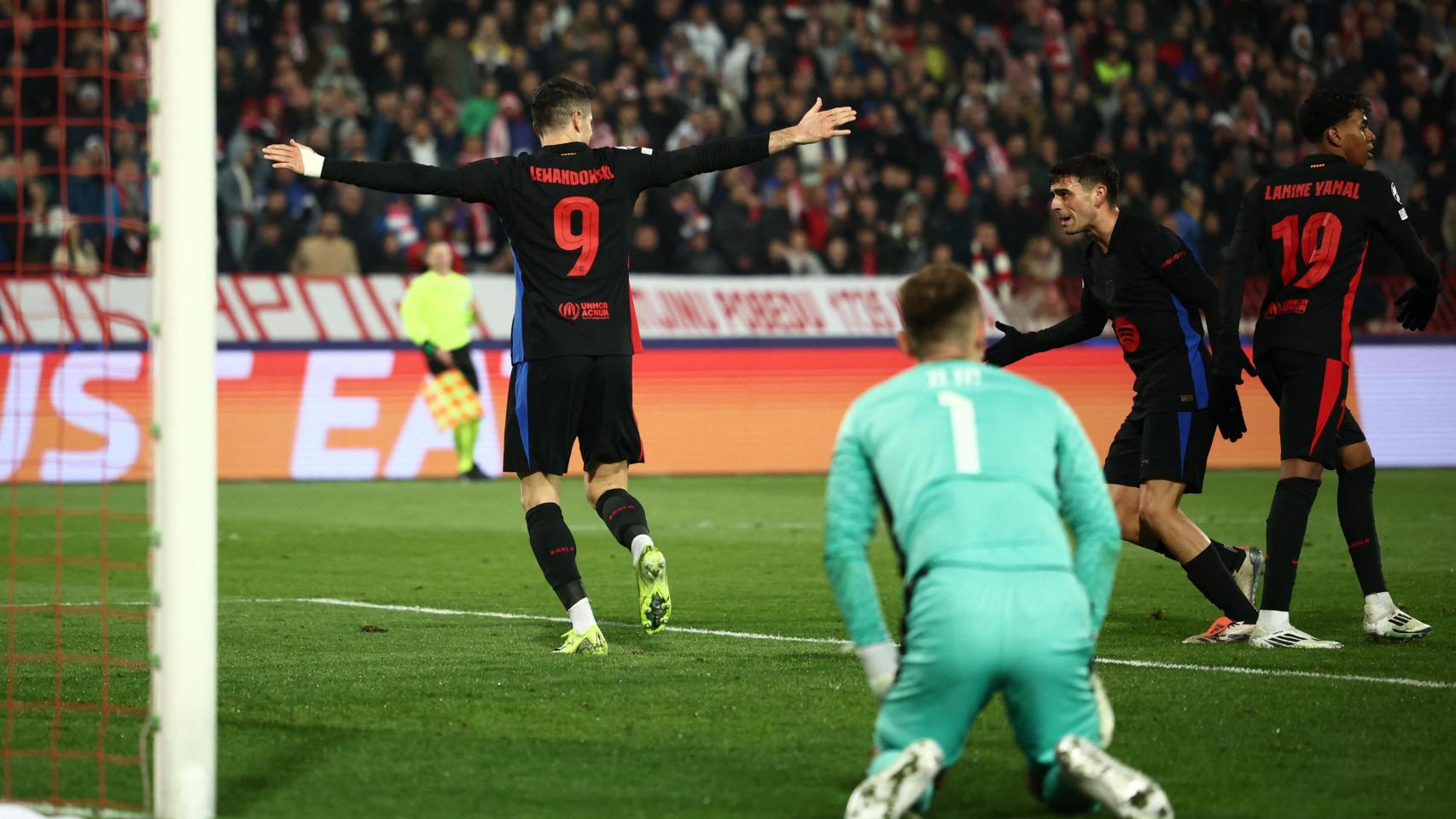 Lewandowski celebra su gol ante el Estrella Roja.