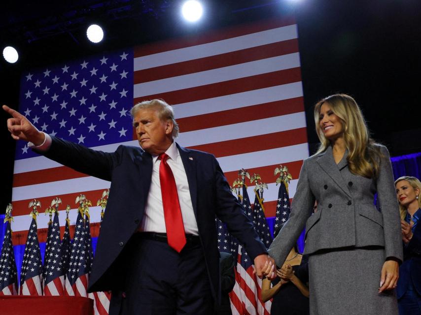 Donald Trump, junto a su esposa Melania, en Florida.  Brian Snyder Reuters