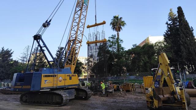 Imagen de los trabajos de construcción de la línea del Metro de Málaga hacia el Hospital Civil.