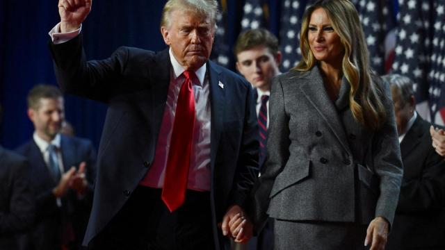 Donald Trump este martes junto a su mujer Melania y su hijo Barron celebrando la victoria en las elecciones de EEUU.