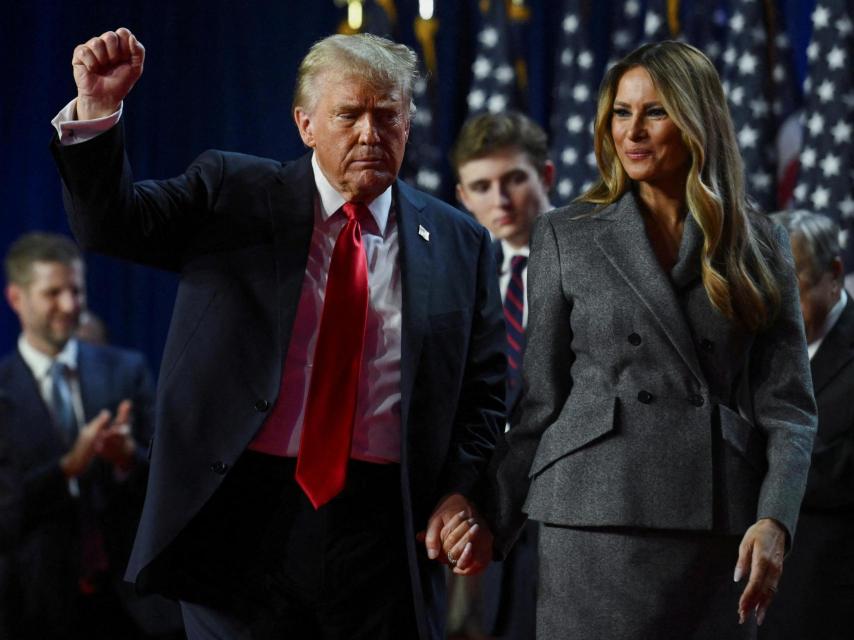 Donald Trump este martes junto a su mujer Melania y su hijo Barron celebrando la victoria en las elecciones.