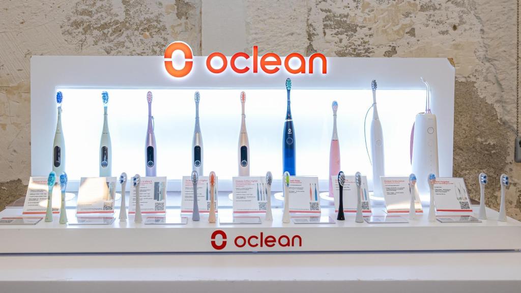 Varios cepillos de dientes de Oclean.