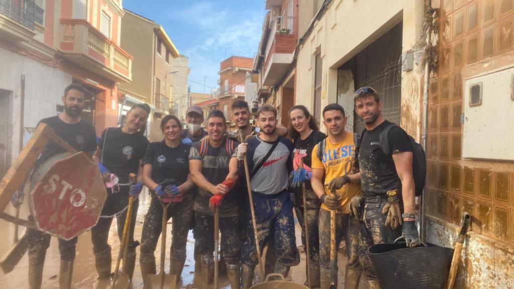 Los agentes de la policía local de Calpe desplazados a la zona durante su día libre.