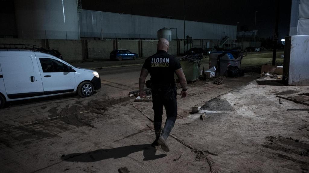 Personal de seguridad privada en el polígono de Alfafar (Valencia).