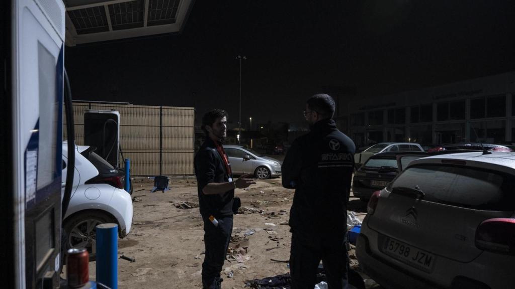 Entrevista a un patrulla nocturno en el recinto industrial de Alfafar (Valencia).