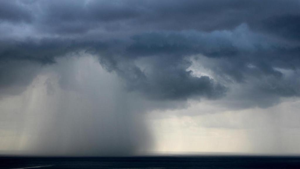 Lluvia sobre el océano