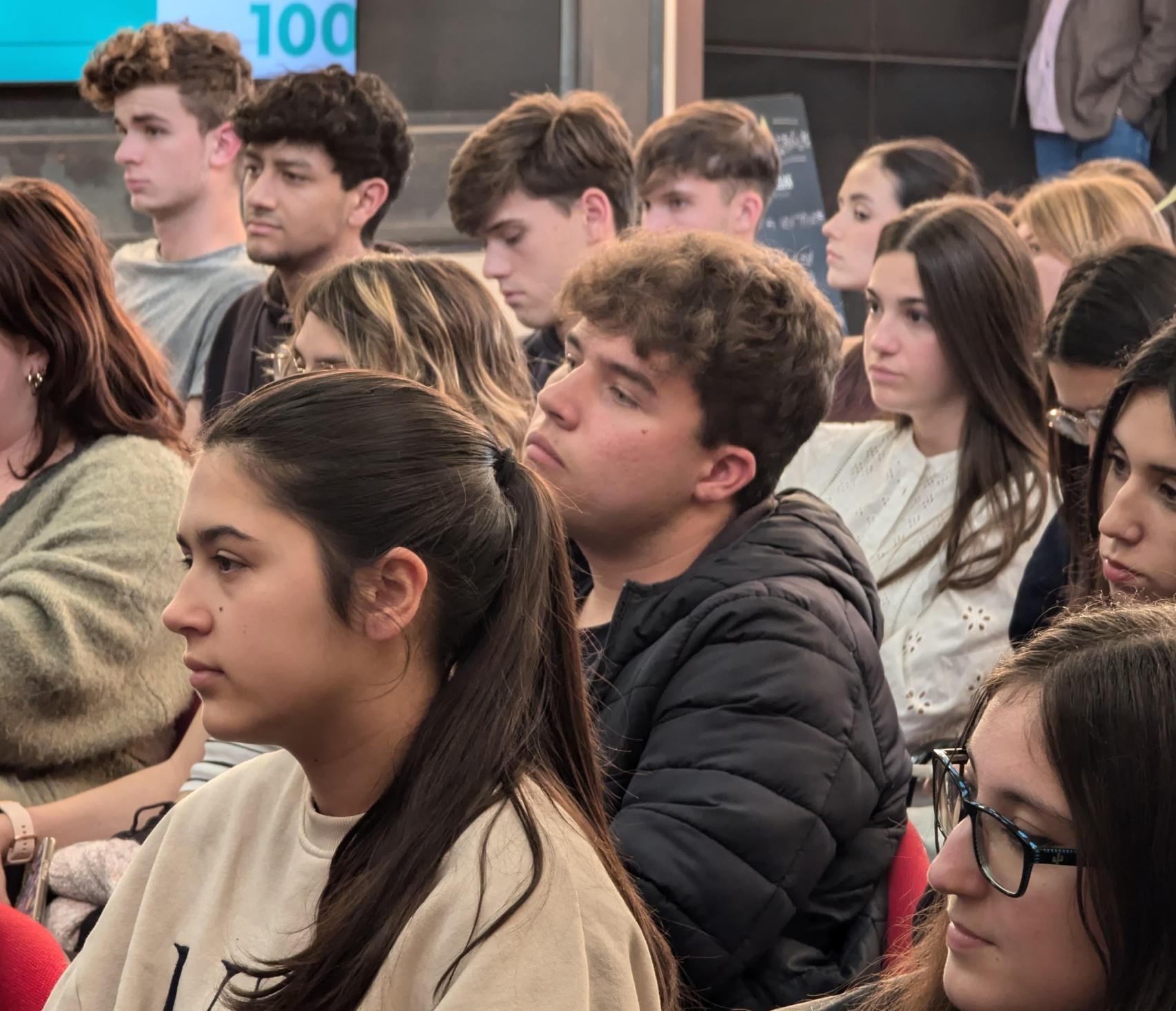 Alumnos de Comunicación en las jornadas de la radio