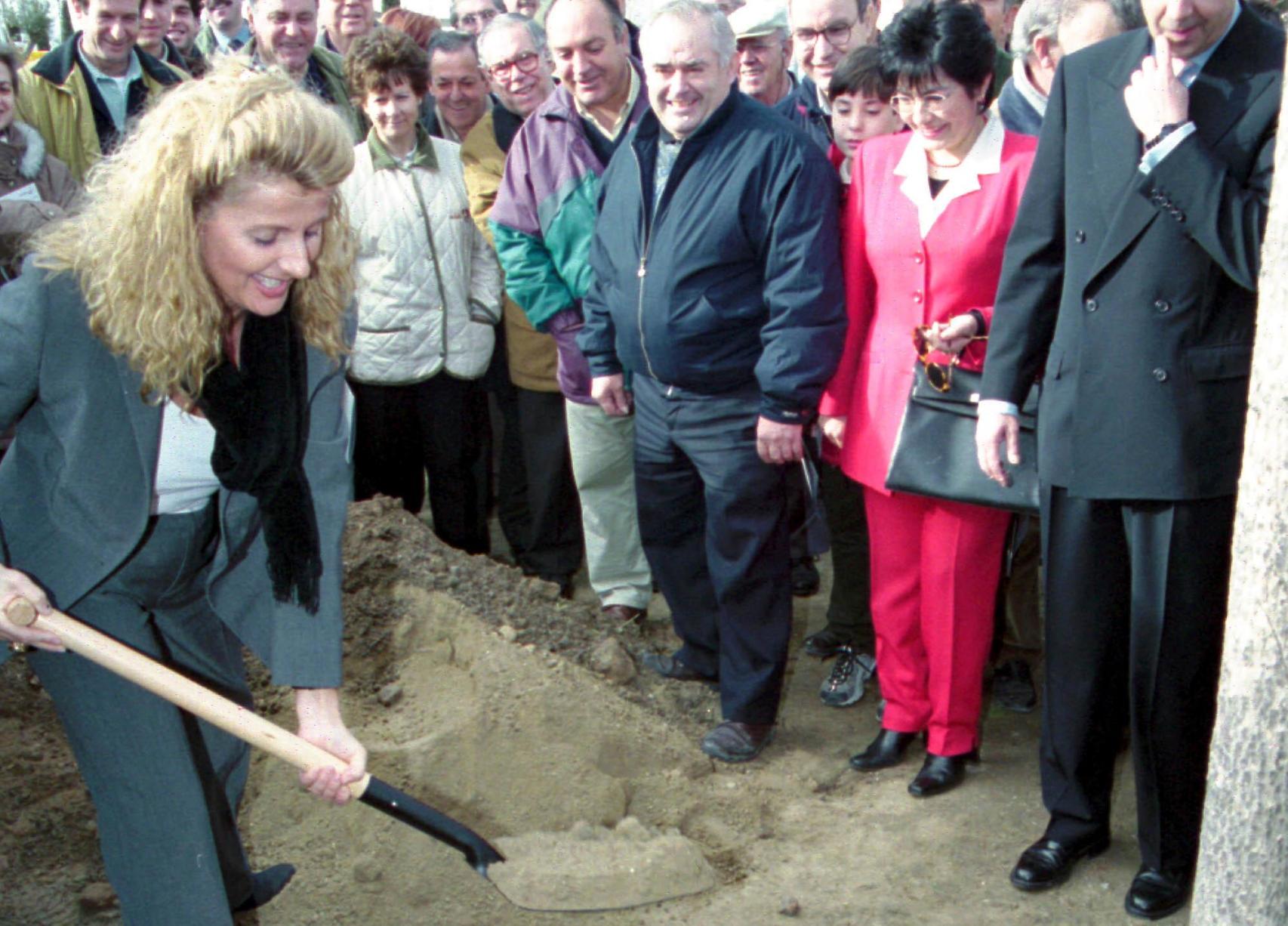 La ministra Isabel Tocino puso la primera piedra en 1999. Foto: Abel Martínez.