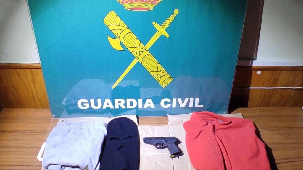 Detenido un joven 19 años acusado de robar a punta de pistola en un estanco de O Barco (Ourense)