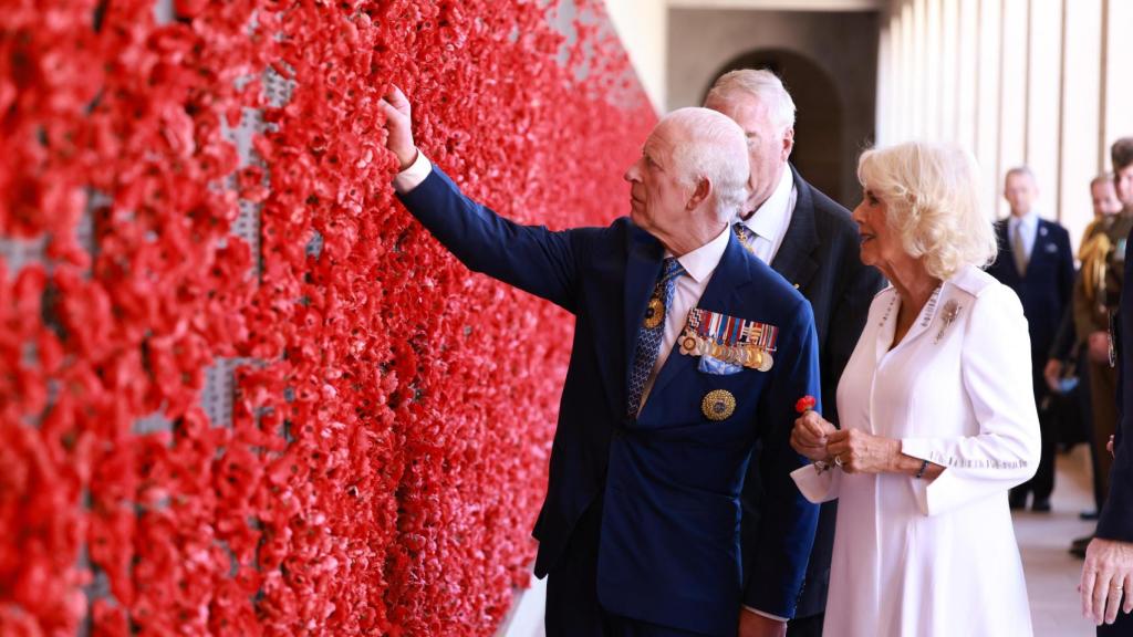 Los reyes Carlos III y Camila en uno de los actos previos al Remembrance Day.