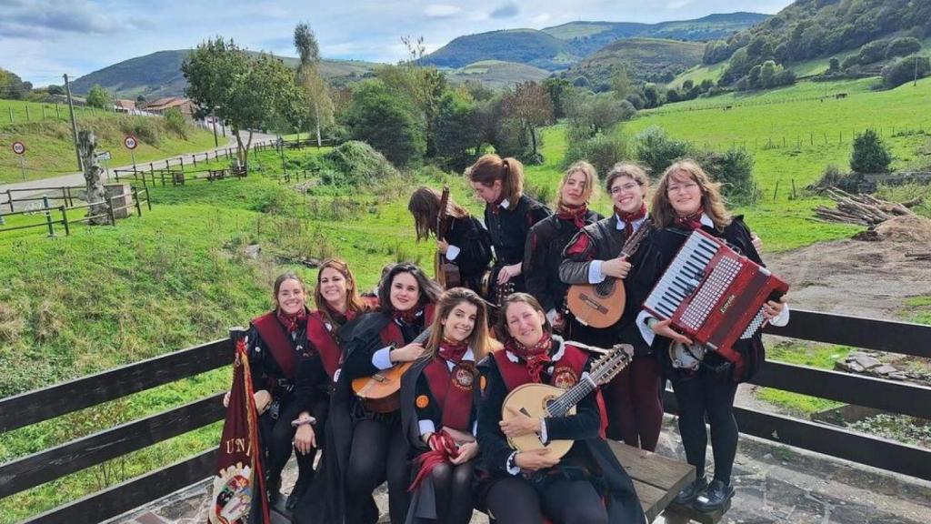 Tuna Femenina de la Universidad de Salamanca en Cantabria