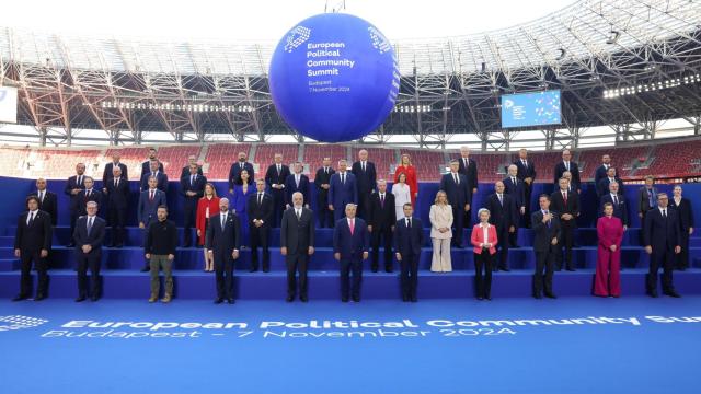 La foto de familia de la cumbre de la Comunidad Política Europea celebrada este jueves en el estadio Puskás de Budapest