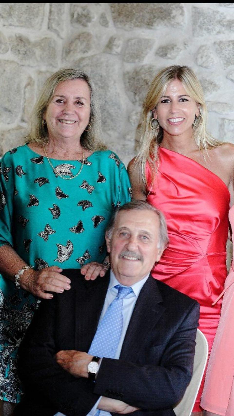 Patricia Cerezo junto a sus padres, José Luis y Pilar, en una imagen de sus redes.