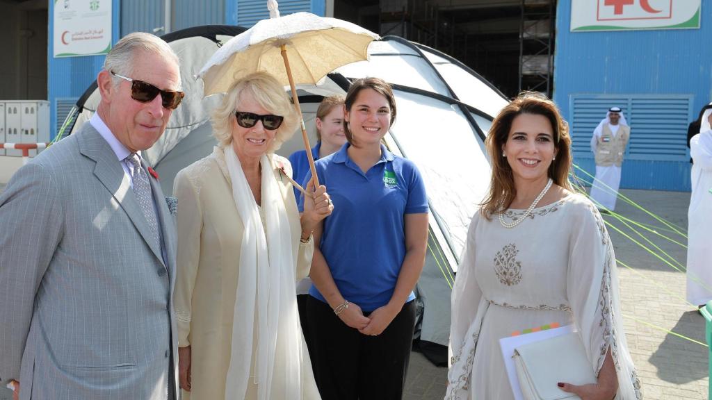 Haya de Jordania junto al rey Carlos III y la reina Camila.