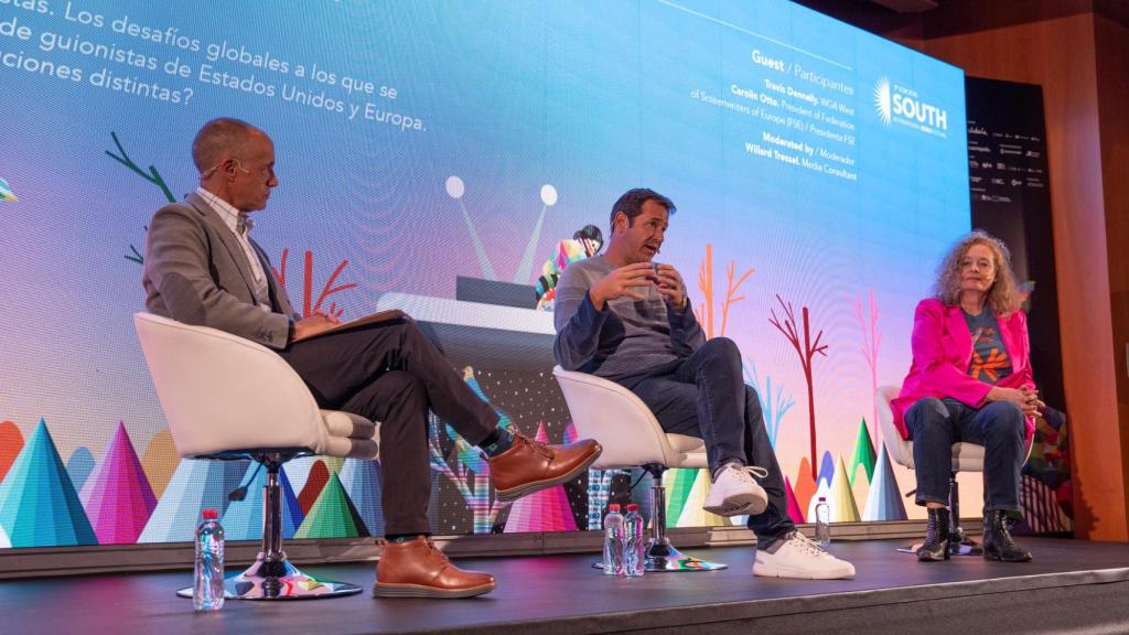 Mesa redonda con representantes de sindicatos de guionistas de Estados Unidos y Europa.