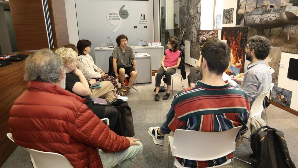 La primera sesión del encuentro de traductores en el Instituto Gil Albert.