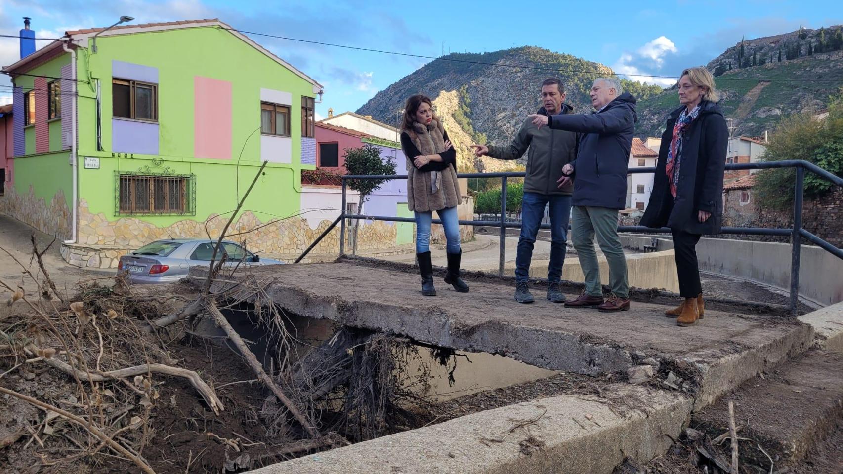 El alcalde de Montalbán junto al consejero de Fomento, Octavio López este jueves.