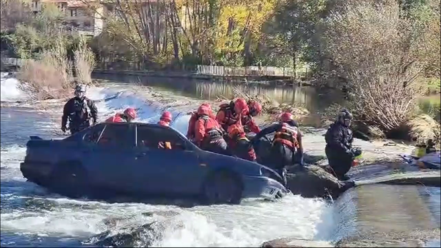 Los bomberos de CyL aprenden cómo actuar en caso de inundación