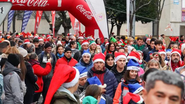 Miles de leoneses participan en la tradicional carrera San Silvestre Ciudad de León el año pasado.