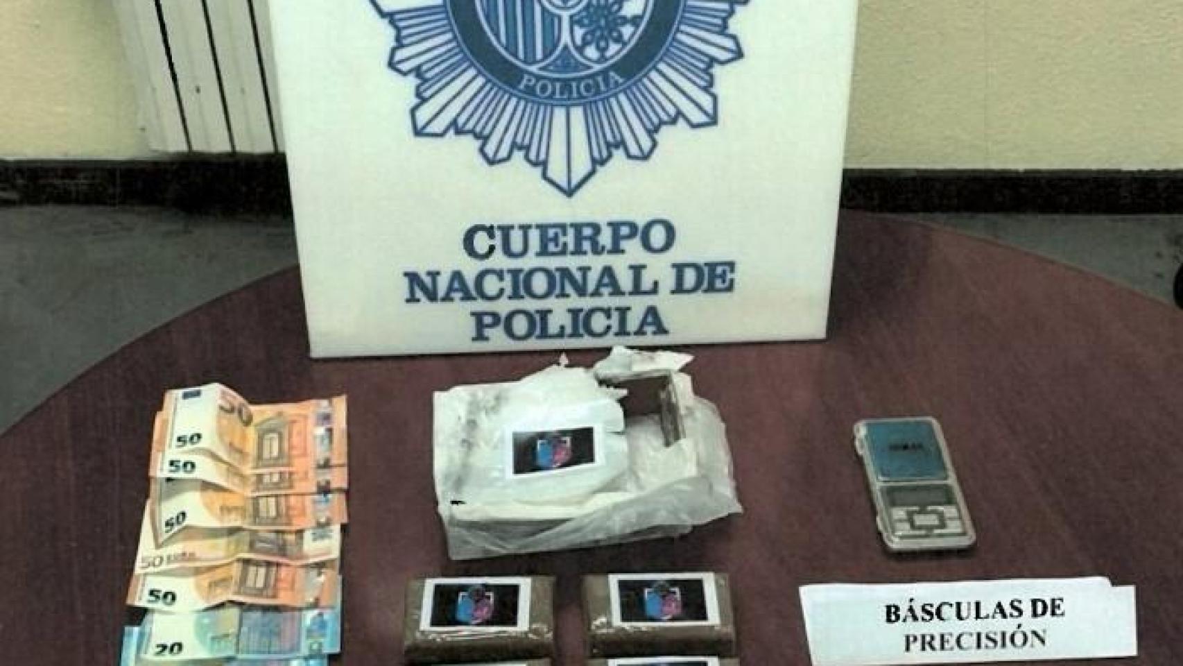 Efectos intervenidos a los cinco detenidos en Palencia