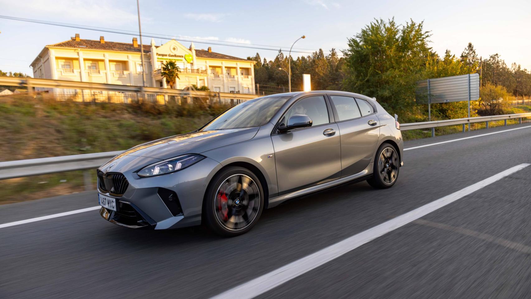 Adler Motor presenta en Toledo con un reto encriptado el nuevo modelo de BMW: todas las fotos