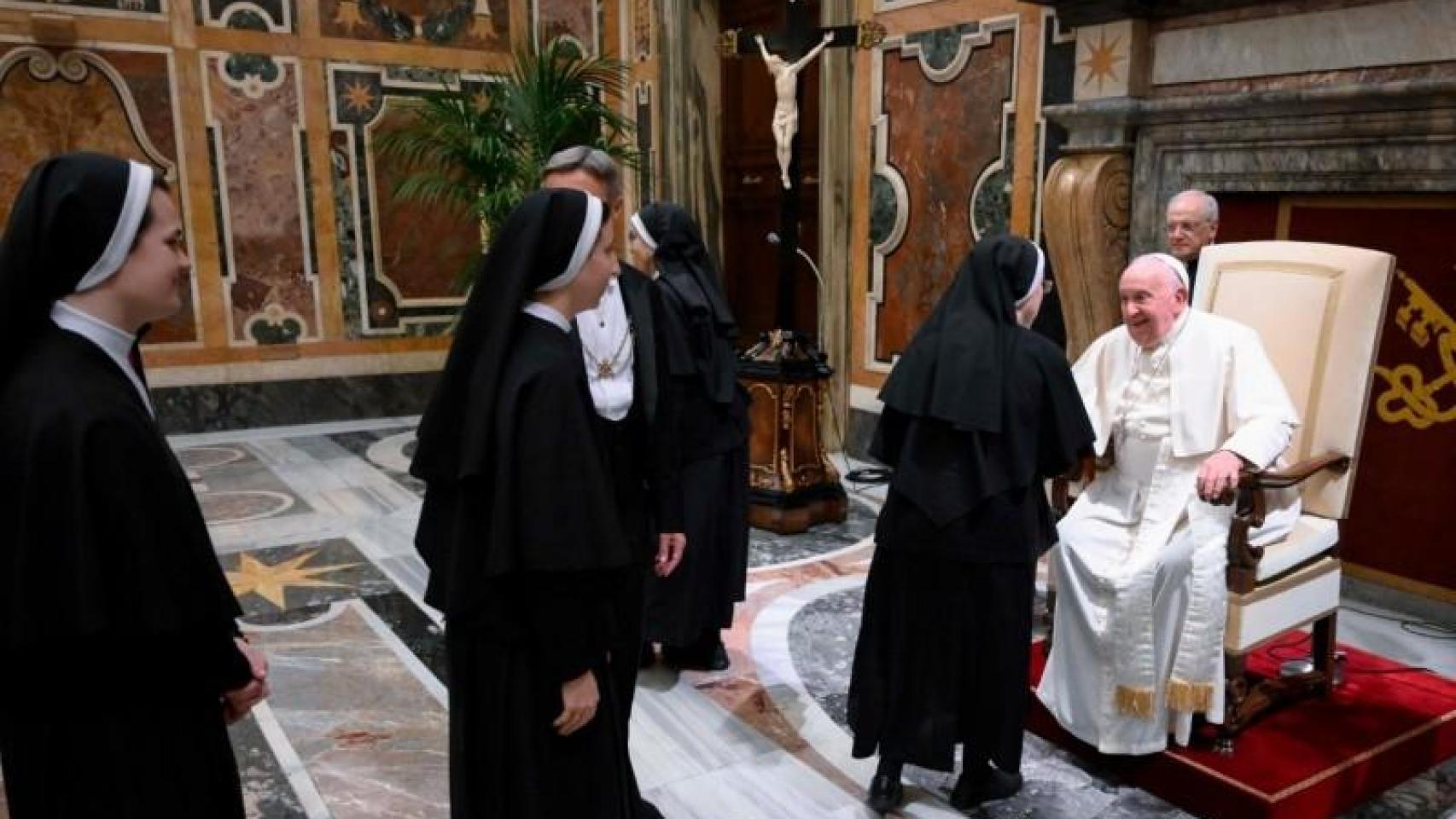 Recibimiento del papa Francisco a las Agustinas de Talavera. Foto: Archidiócesis de Toledo / Vatican Media.