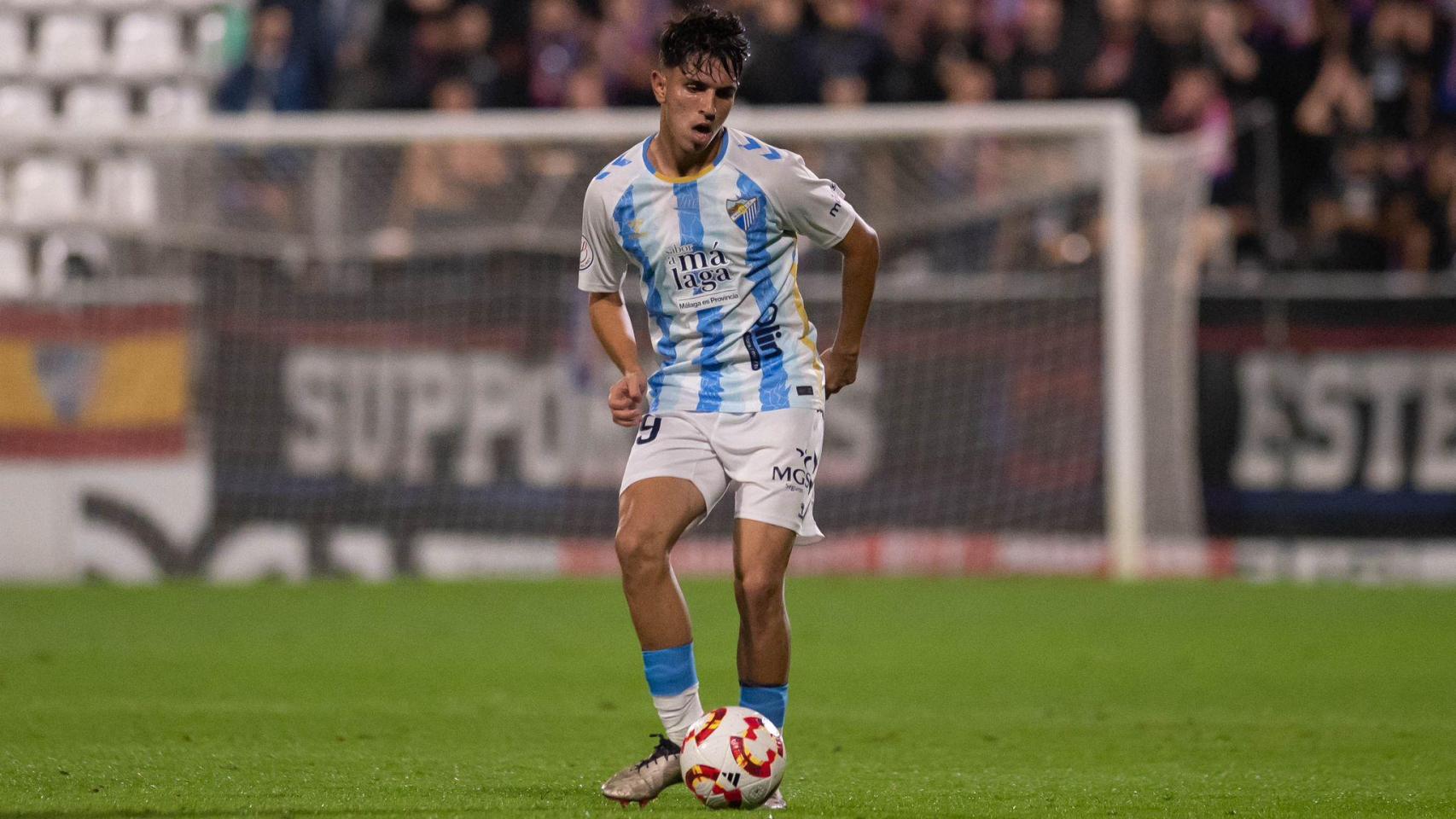 Izan Merino durante un partido.