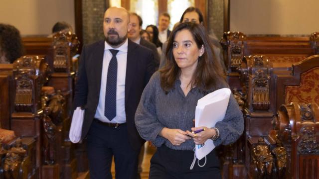 José Manuel Lage e Inés Rey entran al Pleno de esta mañana en A Coruña.