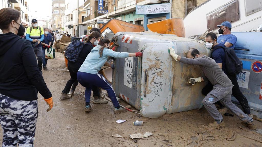 Voluntario trabajando en Valencia.