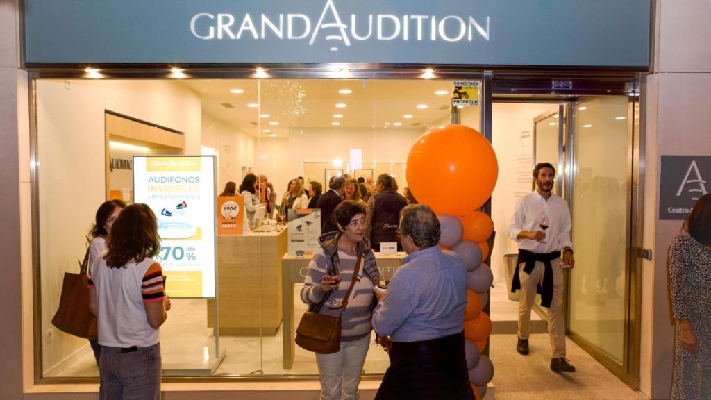 Inauguración de Grand Audition, en la calle Venezuela, 47 de Vigo.