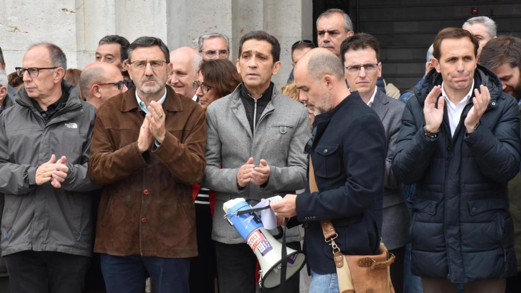 El secretario general de CCOO en Castilla y León, Vicente Andrés Granado (3izq), en Valladolid