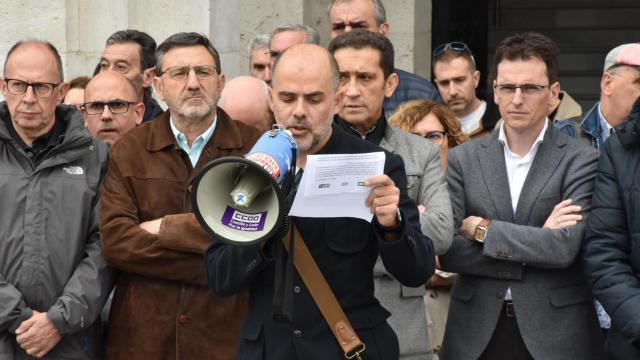 CCOO CyL lee un manifiesto en la Plaza Mayor de Valladolid en apoyo a las víctimas de la DANA