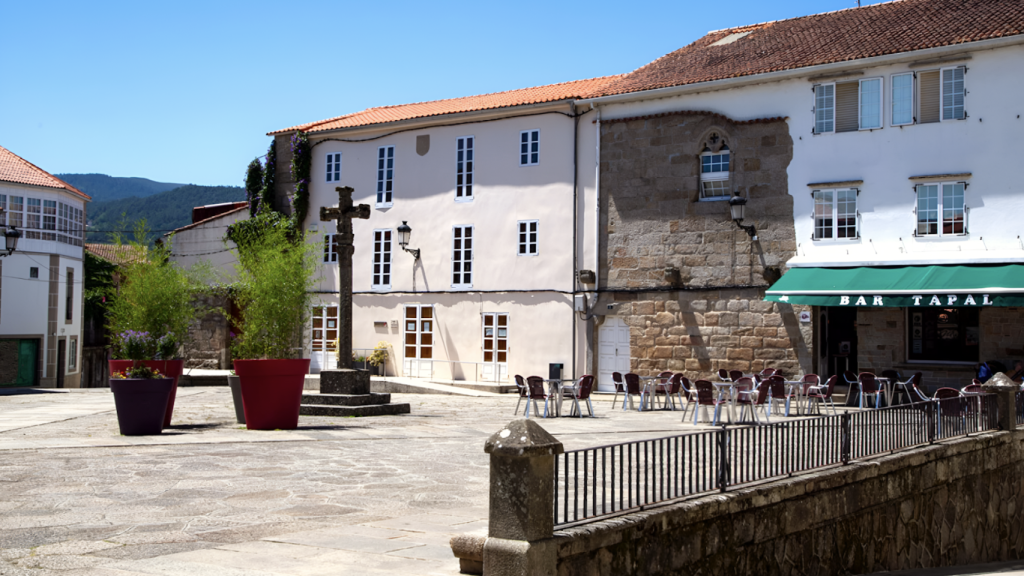 Los restos del antiguo Pazo dos Churruchao en la Praza do Tapal