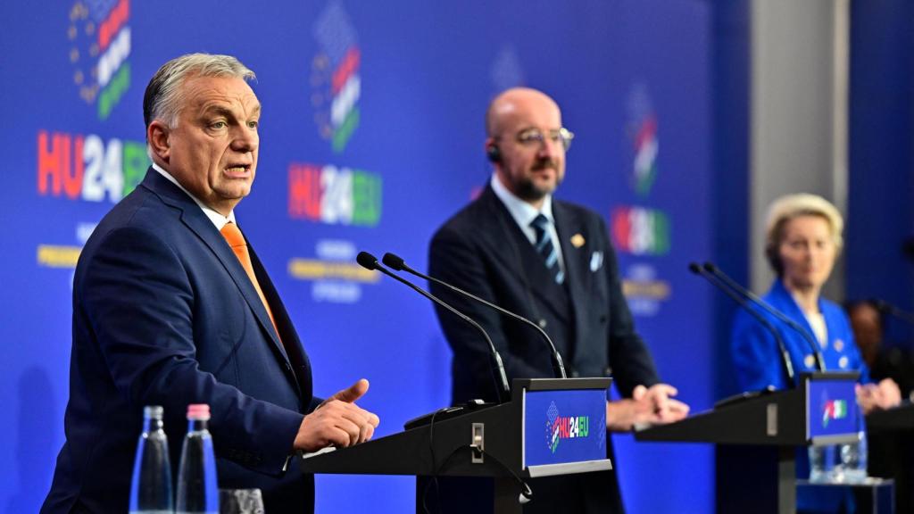 Viktor Orbán, Charles Michel y Ursula von der Leyen, durante la rueda de prensa final de la cumbre de Budapest