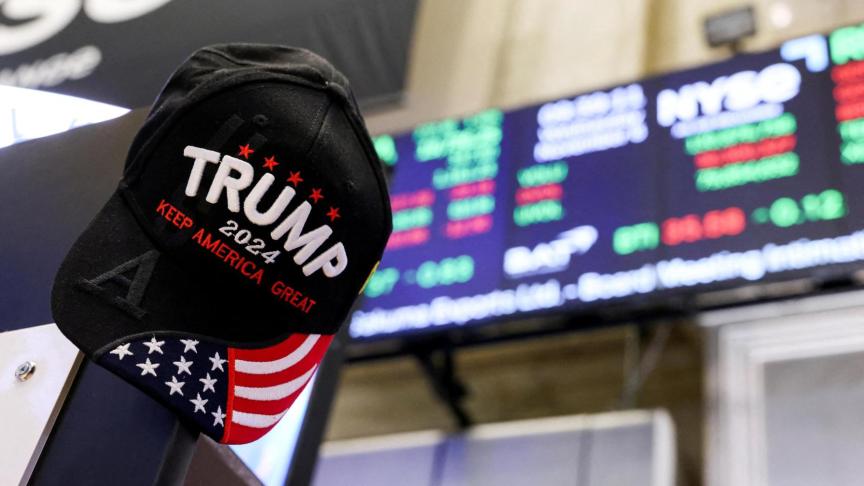 Una gorra de apoyo a la candidatura de Donald Trump en la Bolsa de Nueva York tras su victoria.