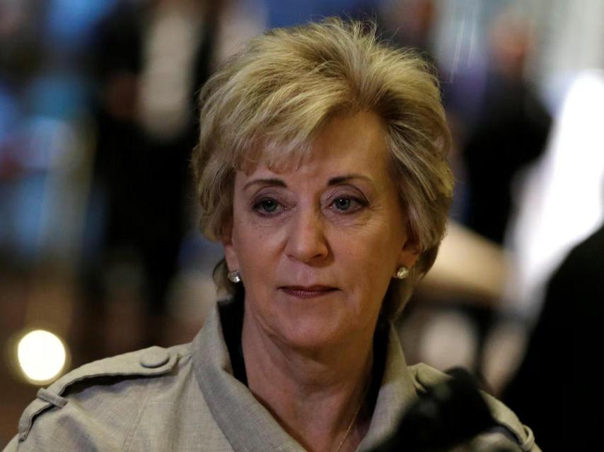 Linda McMahon, antes de una reunión con el próximo presidente en la Torre Trump en 2016.