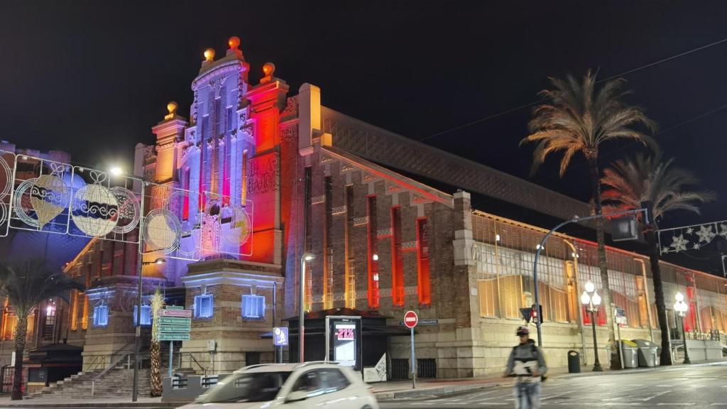 La fachada del Mercado Central de Alicante esta semana.