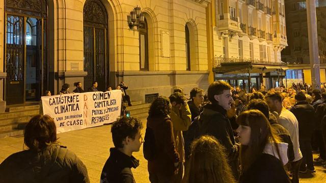 Concentración en la plaza España de Zaragoza.