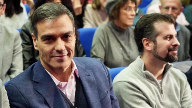 El presidente del Gobierno, Pedro Sánchez, junto al el secretario regional Luis Tudanca