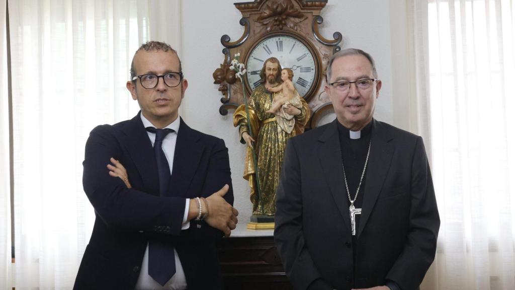 El Obispo de Zamora, Fernando Varela, y el gerente-ecónomo de la diócesis, José Manuel Chillón, presentan la campaña del día de la iglesia diocesana 2024