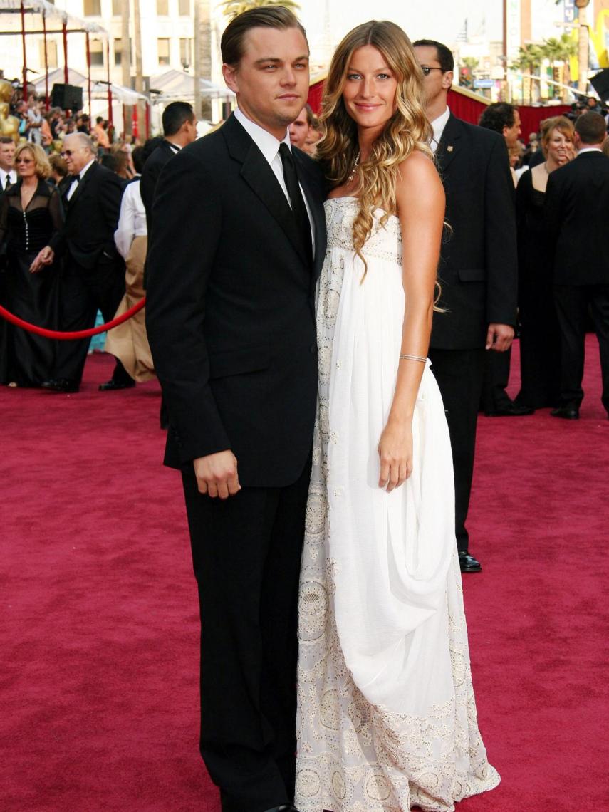 Leonardo DiCaprio y Bar Rafaeli en los Premios Oscar 2005.