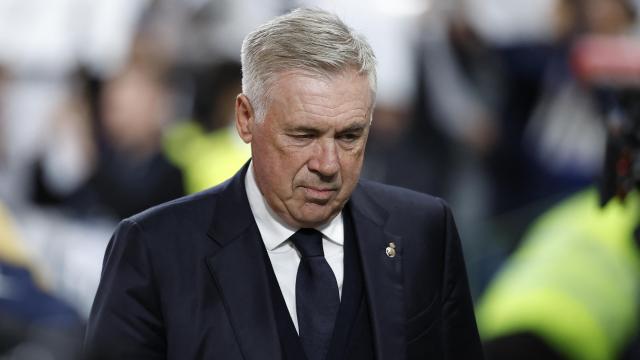 Carlo Ancelotti durante el partido de liga ante el Barça en El Clásico.