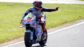 Marc Márquez celebra su victoria en el GP de Australia.