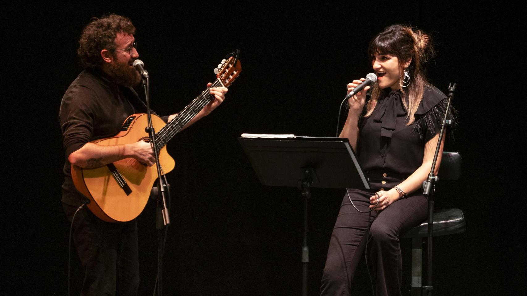 Rozalén canta en Cuenca con Letur en el alma para comenzar a quitarle barro a la esperanza. Foto:  EFE / Álvaro del Olmo.