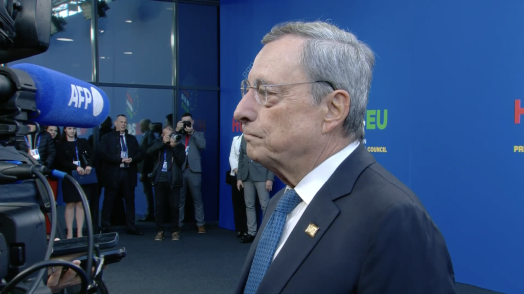 El expresidente del BCE, Mario Draghi, a su llegada este viernes a la cumbre informal de Budapest