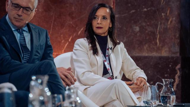 El presidente de Puig, Marc Puig y la presidenta de Redeia, Beatriz Corredor, durante el acto de la CNMV para celebrar su 35º aniversario, en CSIC, a 8 de noviembre de 2024, en Madrid