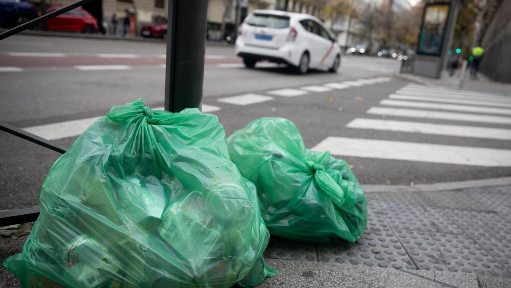 Bolsas de basura en una calle de Madrid.