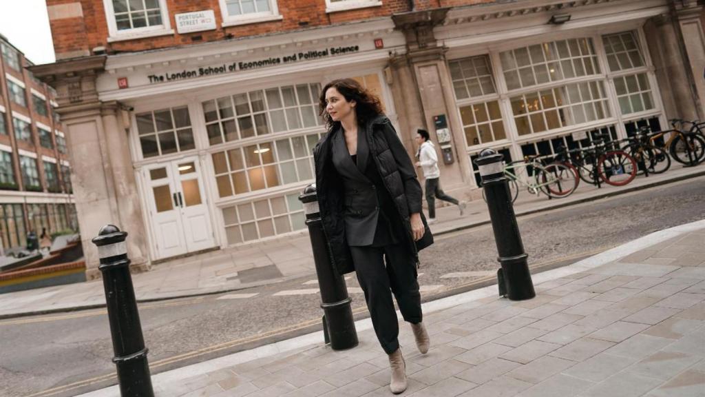 La presidenta de la Comunidad de Madrid, Isabel Díaz Ayuso, en su visita a la London School of Economics (LSE) en febrero de 2023.