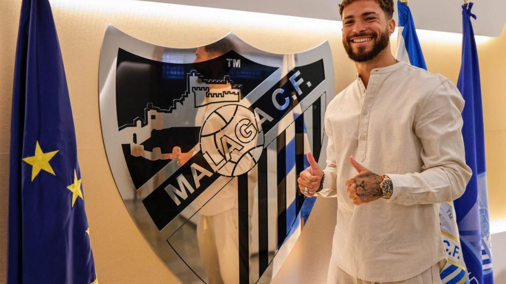 Dani Sánchez el día que firmó su renovación con el Málaga CF.