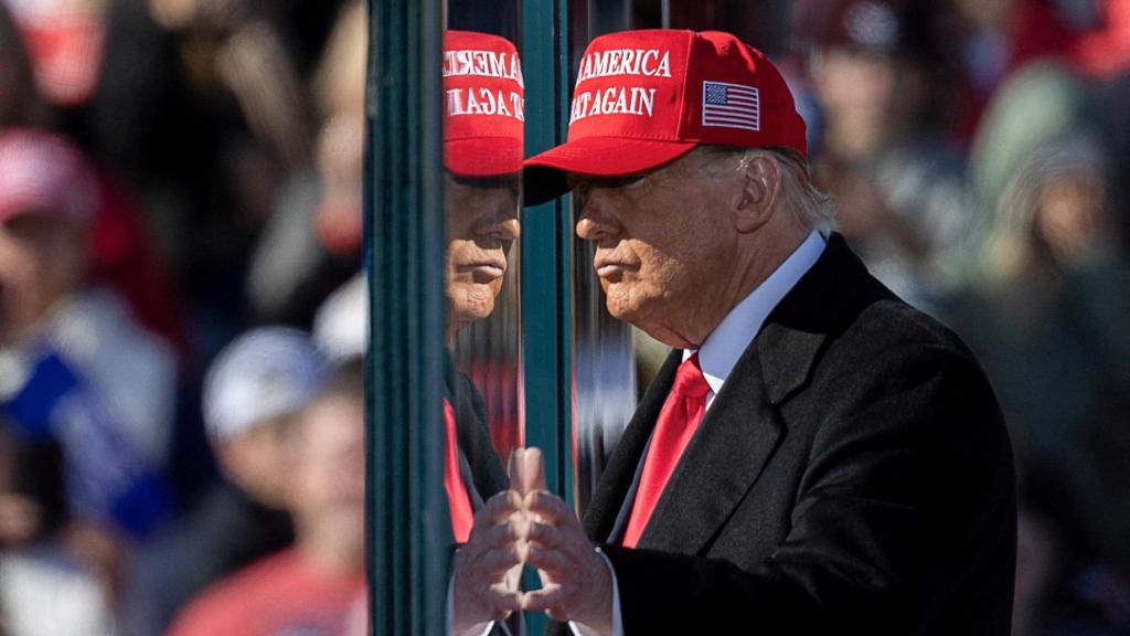 Donald Trump, hace una semana, tras un cristal protector en un mitin de campaña en Pensilvania.